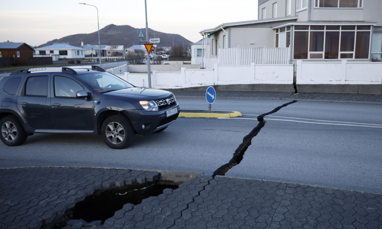 MAGMA PROBIJA TLO, grad na Islandu tone: Meteorolozi ubeđeni da će se BAŠ OVDE desiti VELIKA ERUPCIJA