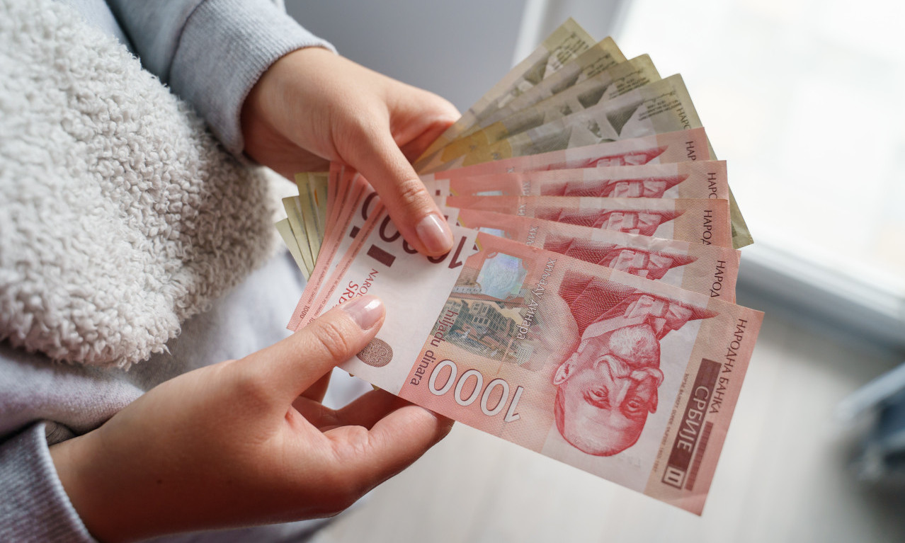 DANAS STIŽE NOVAC NA RAČUNE! Evo ko može da očekuje ISPLATU