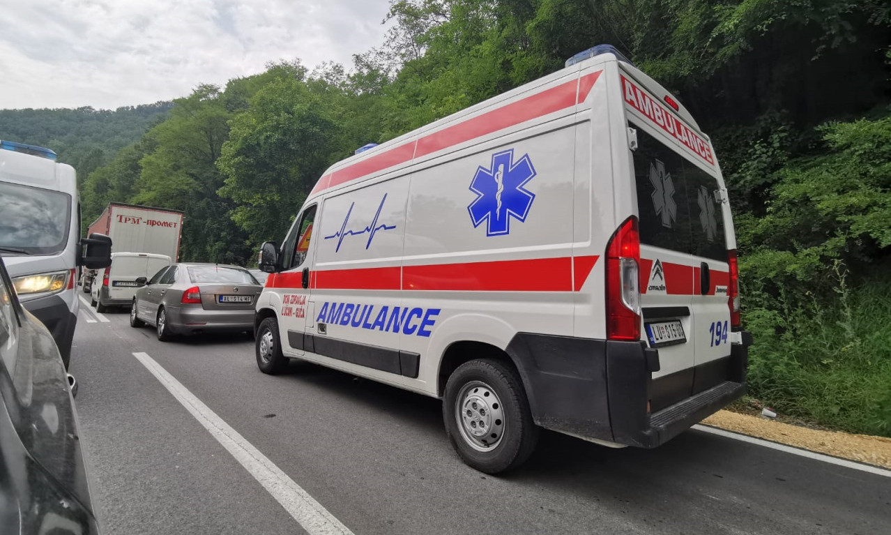 DRAMA NA ČUKARICI Muškarac drži pištolj na slepoočnici, blokirana Ibarska magistrala!