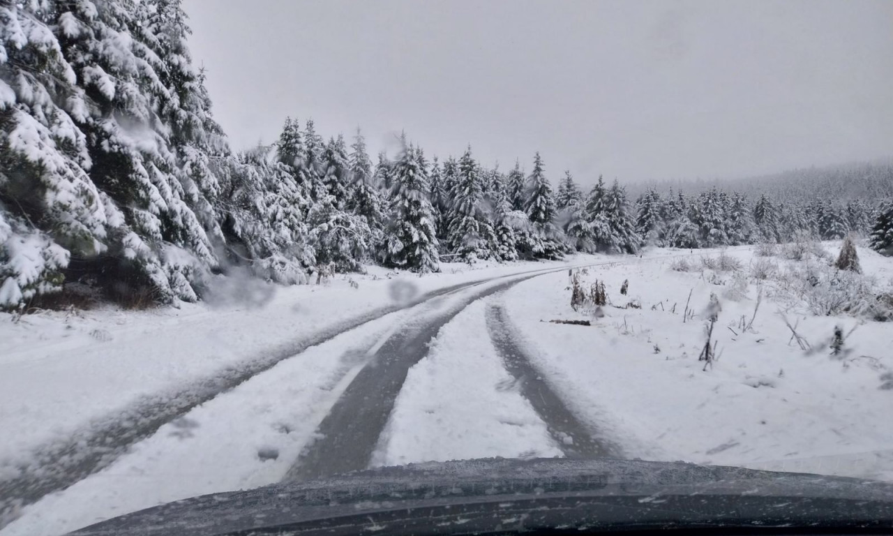 Sneg napravio HAOS u Hrvatskoj: ORKANSKA BURA prevrnula KAMION kod KAMENJAKA