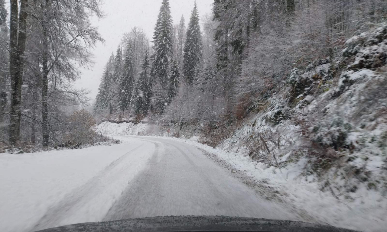 Vozači oprez, u pojedinim delovima zemlje SNEG NA KOLOVOZU i zimski uslovi vožnje
