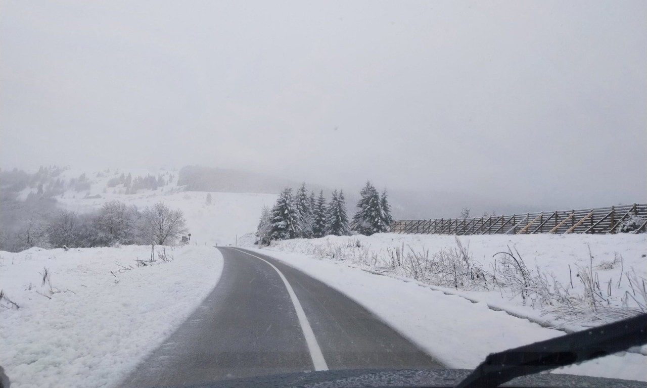 HLADNO KAO DA SMO U NOVEMBRU Sneg će i dalje padati u jednom delu zemlje, kiša se ne predaje