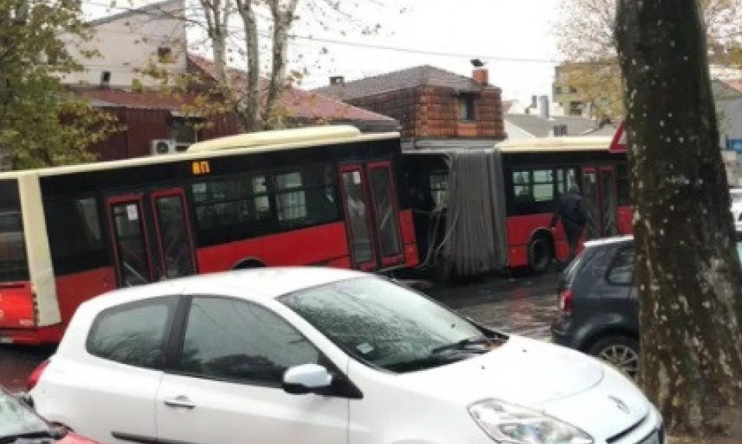 Oglasio se GSP o PREPOLOVLJENOM AUTOBUSU u Beogradu: Sreća da je vozač BRZO REAGOVAO pa nema povređenih