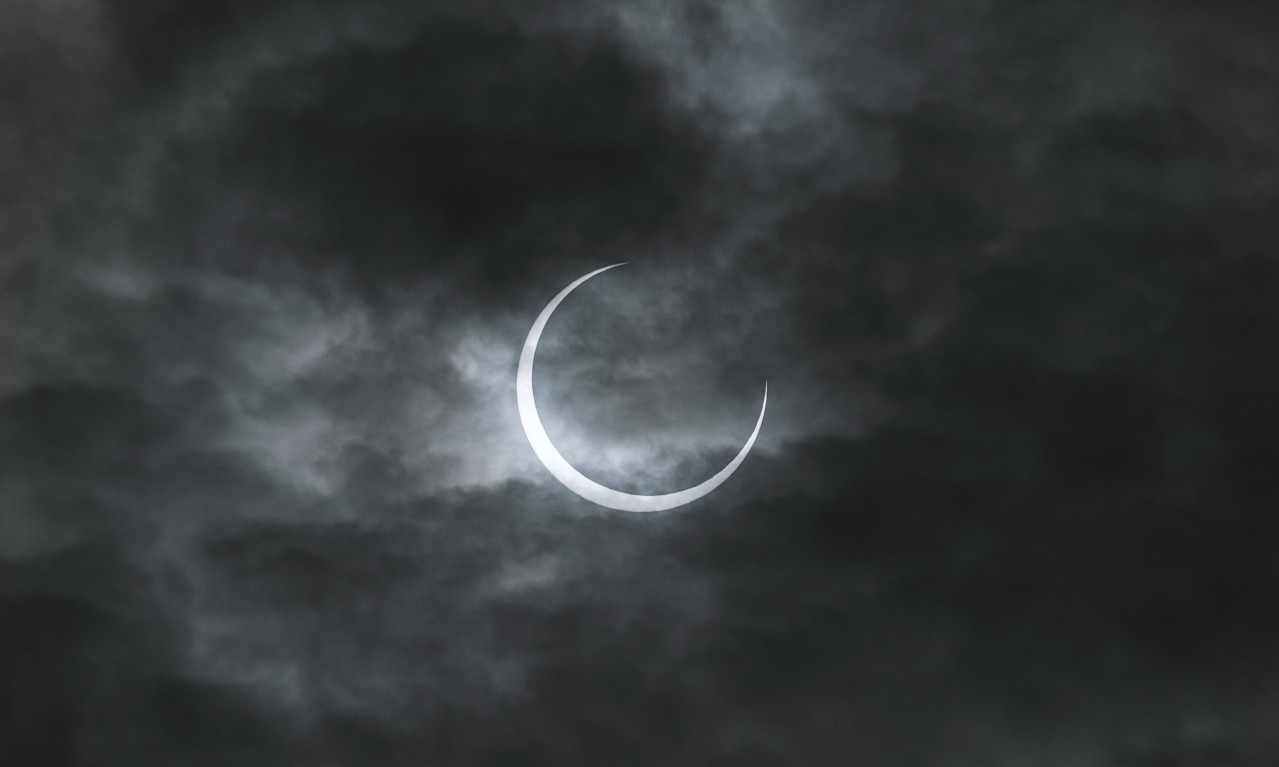 KAKO DA VEČERAS "UHVATITE" POMRAČENJE SUNCA IZ SRBIJE? Astrofizičar za K1 otkriva šta da uradite pre nego što pogledate u nebo