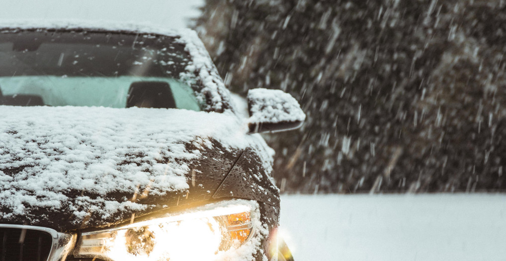 PRVA ŽRTVA NEVREMENA U SRBIJI Kolima proklizao zbog snega, pa se sudario sa cisternom!
