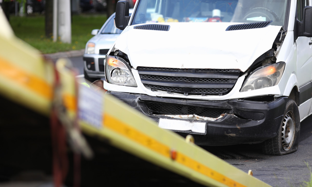 PRVI SNIMAK SA MESTA TRAGEDIJE KOD NOVOG SADA GDE JE POGINULO DETE Prizori na auto-putu lede krv u žilama (VIDEO)