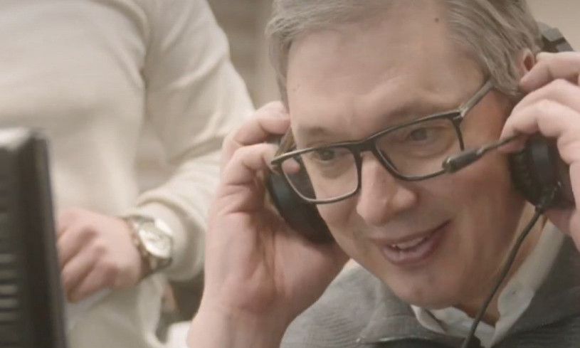 Stvarno je Aleksandar Vučić, NIJE ŠALA! Pogledajte NOVI SNIMAK: Predsednik obišao KOL CENTAR, pa uzeo TELEFON U RUKE...