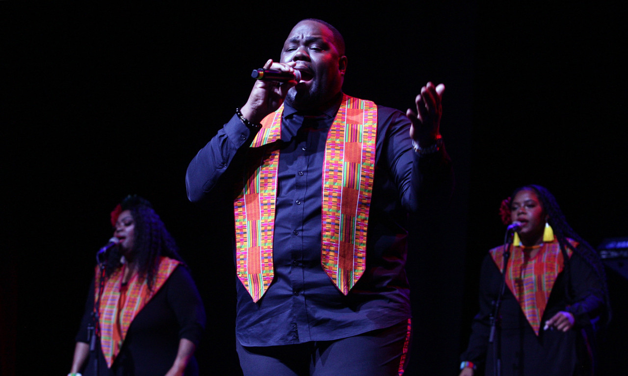 Američki "Harlem Gospel Hor" nastupio u Beogradu: Koncert je bio posvećen pop divi VITNI HJUSTON