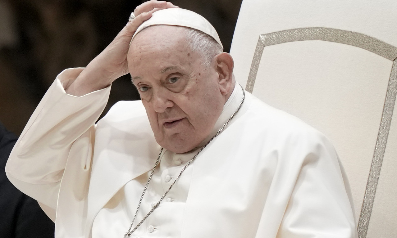 DRAMA U VATIKANU! Papa Franja mnoge RAZBESNEO govorom: Pričao o ISTOPOLNIM brakovima, pa pomenuo AFRIKANCE