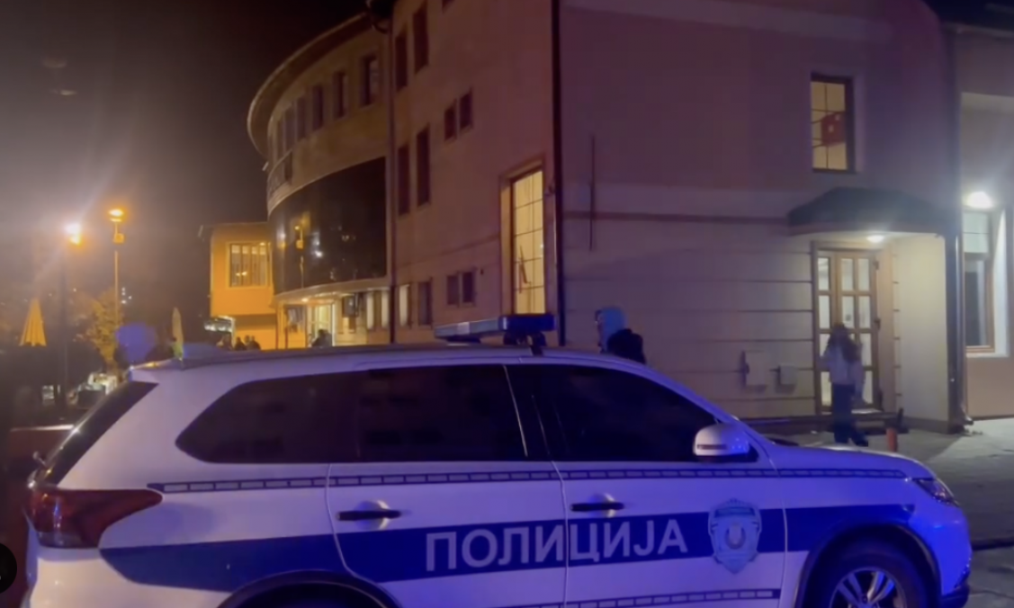 DOJAVA O BOMBI U SPORTSKOJ HALI u Novom Pazaru, policija na terenu (VIDEO)