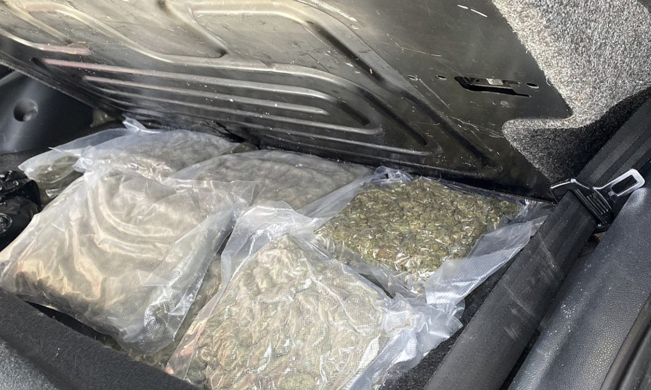 Uhapšen Crnogorac sa velikom količinom droge: Policija u stanu i vozilu mladića pronašla 50 kila MARIHUANE