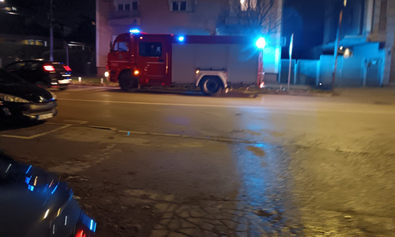 Vatra guta ceo sprat na kući u Čačku: Vatrogasci stigli na teren