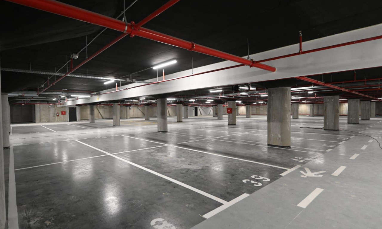 JEFTINIJE DA KUPIŠ GARSONJERU, NEGO GARAŽU U BEOGRADU! Astronomske cene za parking u prestonici i to nije kraj