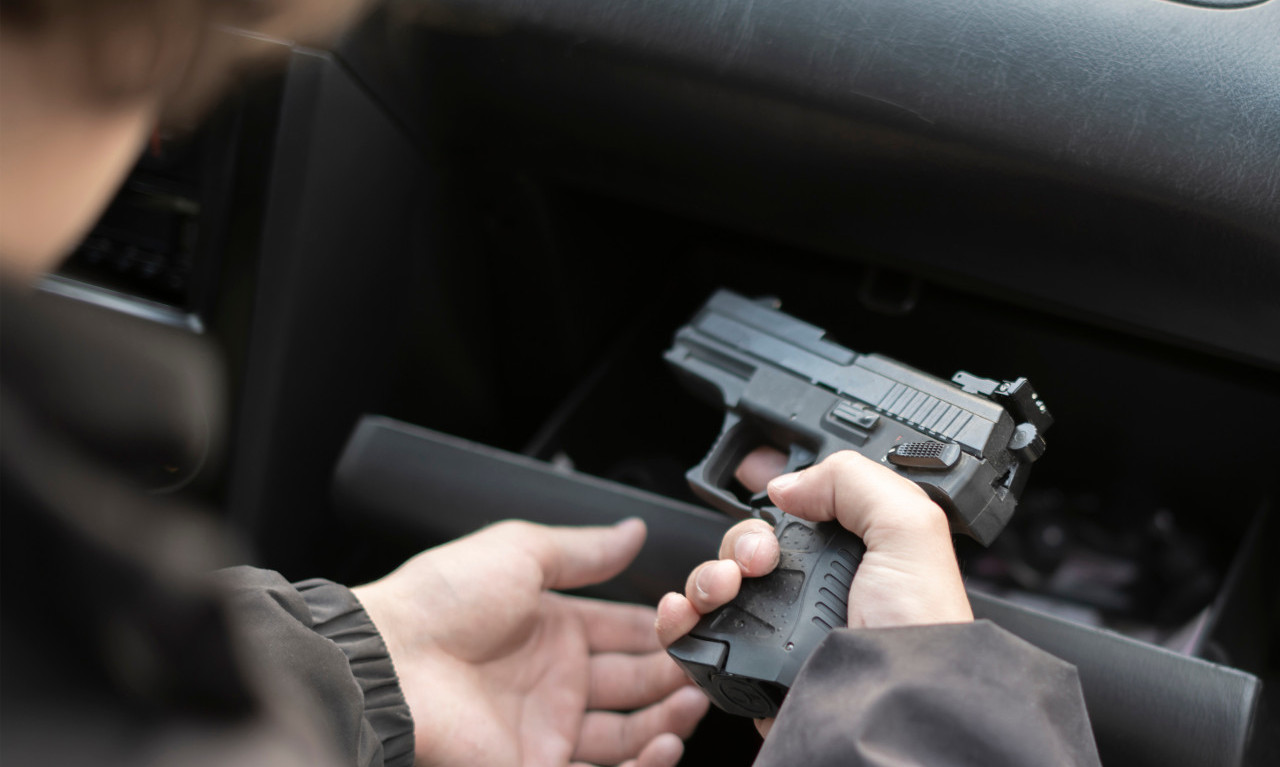 ŠABAC: Ranjen MUŠKARAC iz kola u POKRETU, NAPADAČ UHAPŠEN