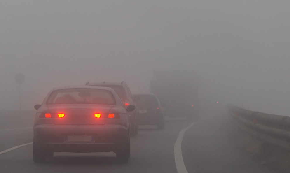 NAORUŽAJTE SE STRPLJENJEM: Magla otežava saobraćaj u prestonici!