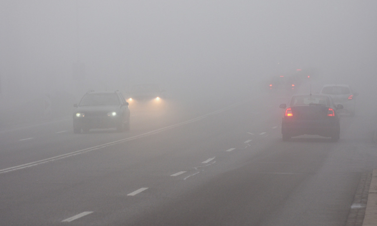 VOZAČI, OPREZ! Magla smanjuje vidljivost na OVIM putnim pravcima