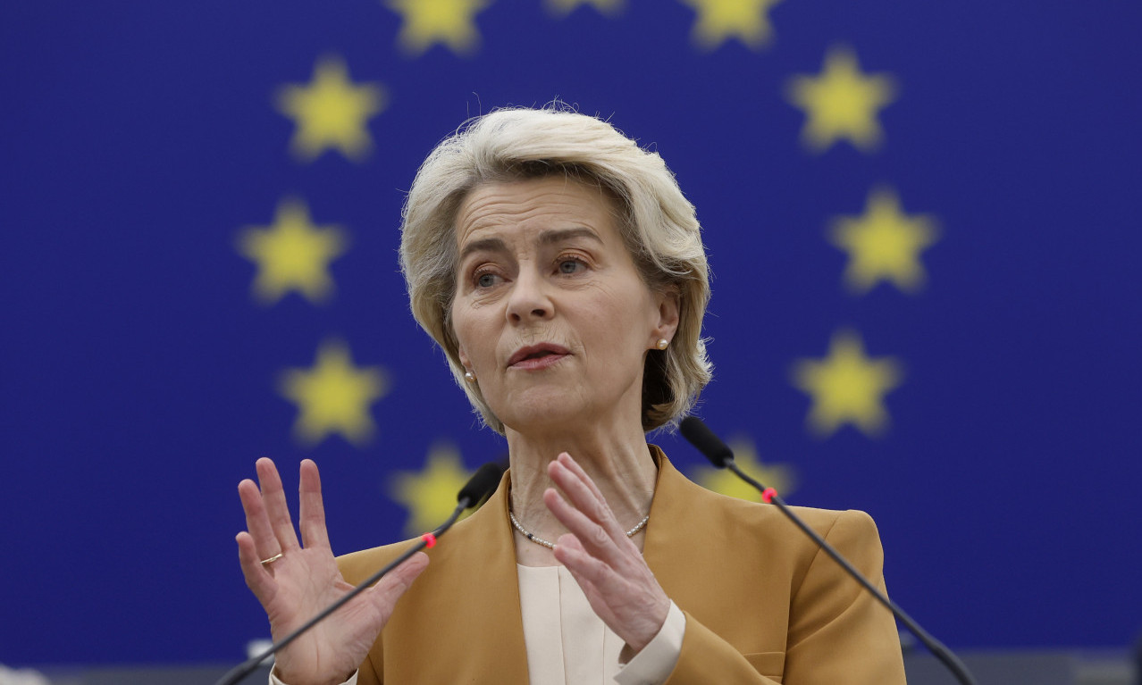 URSULA STIGLA VOZOM U RATNU ZONU: Pogledajte trenutak kada je dobila cveće na stanici. Poruka Rusiji je jasna!