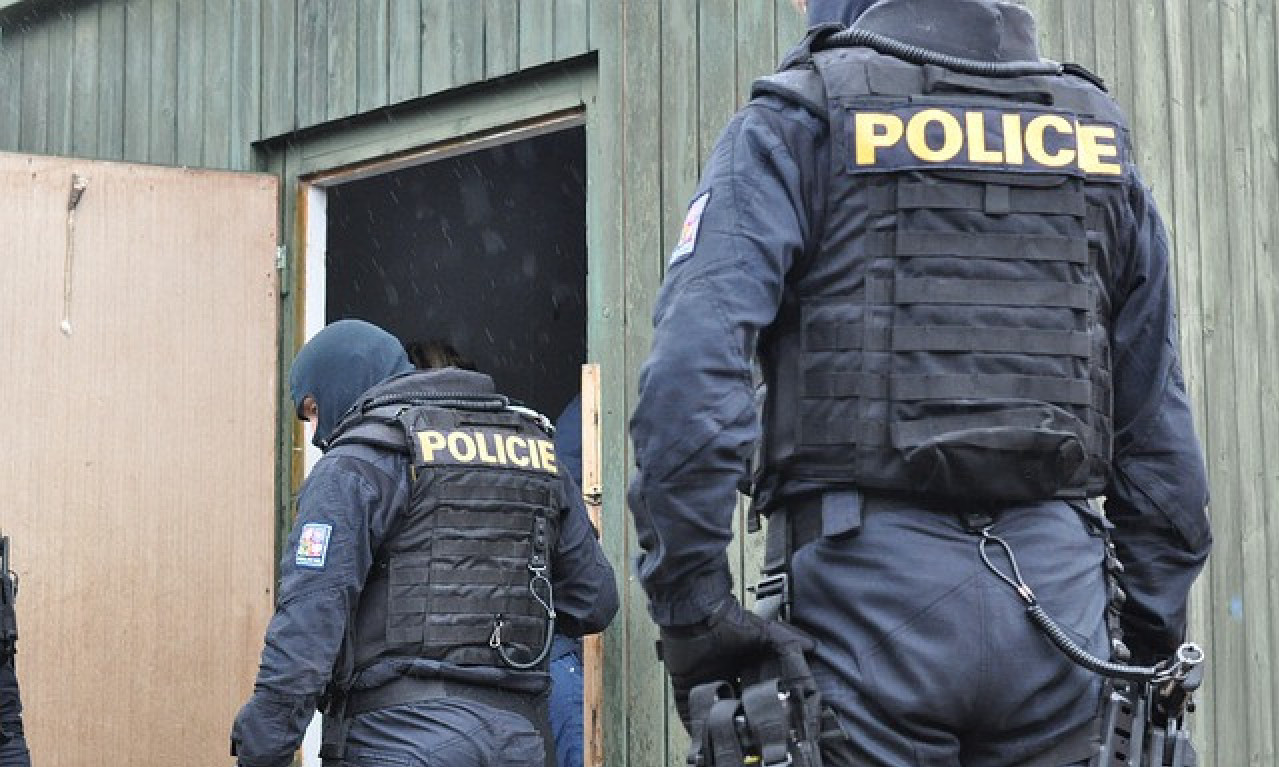 PUCNJAVA U ŠKOLI u PRAGU: Ima i STRADALIH