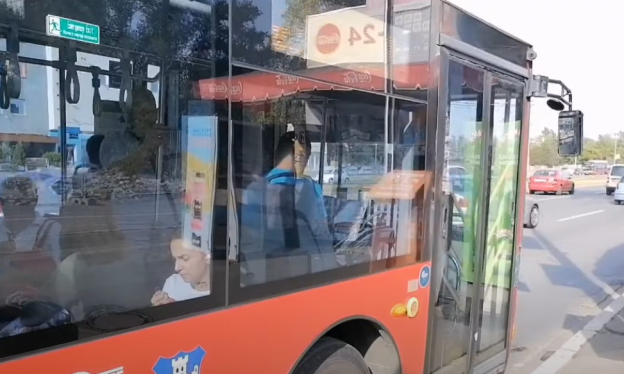 KRVAVA TUČA U AUTOBUSU U SURČINU! Tinejdžer naneo momku teške povrede