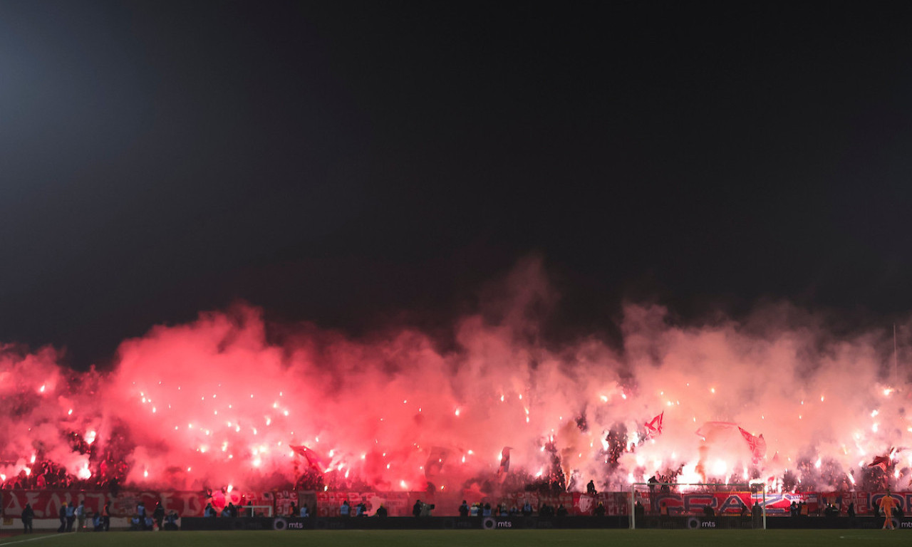 DELIJE UPALE NA STADION PARTIZANA: Napravile haos na Jugu, a onda je počela bakljada i pesma!