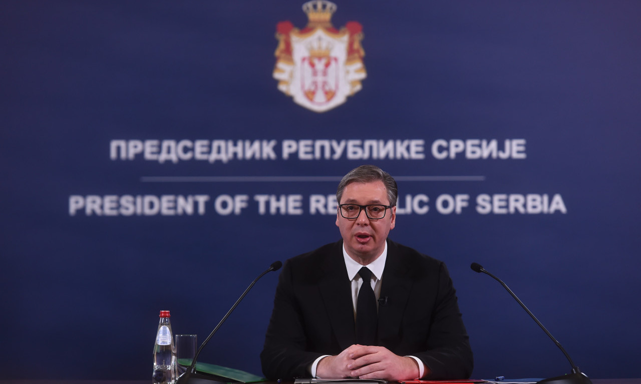 DRAGI TATA.... Vučić objavio ČESTITKU koju mu je  SIN VUKAN napisao za Novu godinu