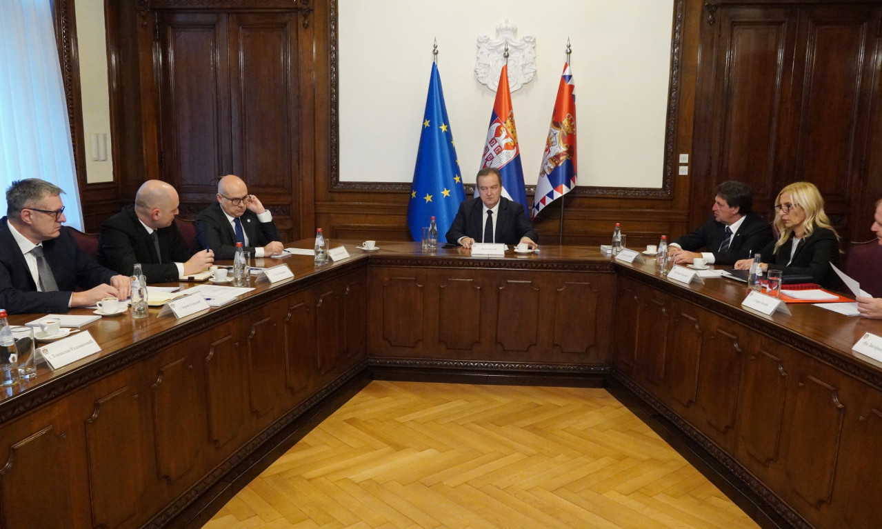 Počeo SASTANAK Biroa za koordinaciju službi bezbednosti: TEMA - pokušaj DEMONSTRANATA da nasilno uđu u STARI DVOR