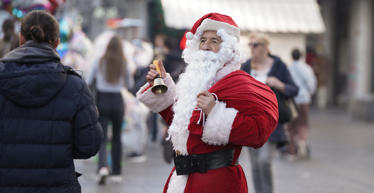 HRVATI DECI DELILI BAJATE SLATKIŠE "Paketići su nam od prošle godine"