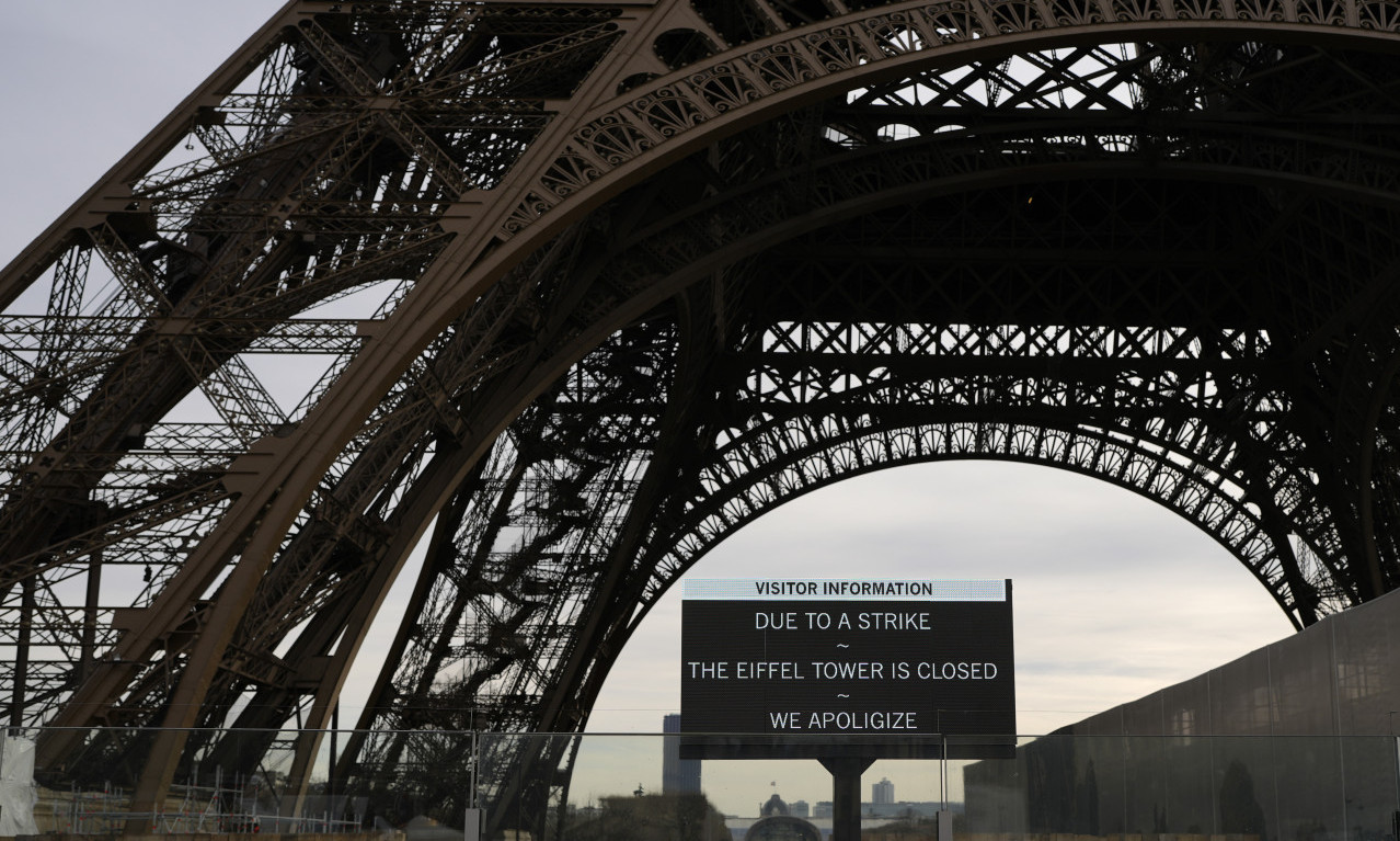 DRAMA U PARIZU! Ekstremni skok sa Ajfelove kule izazvao haos, reagovala i policija