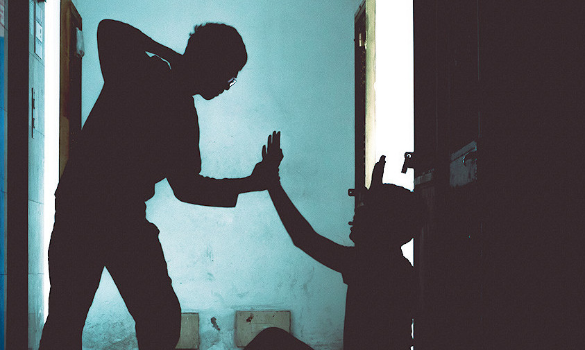 BRUTALNA TUČA UČENIKA U ŠKOLI Maloletnik nokautirao vršnjaka "bokserom"! (FOTO)