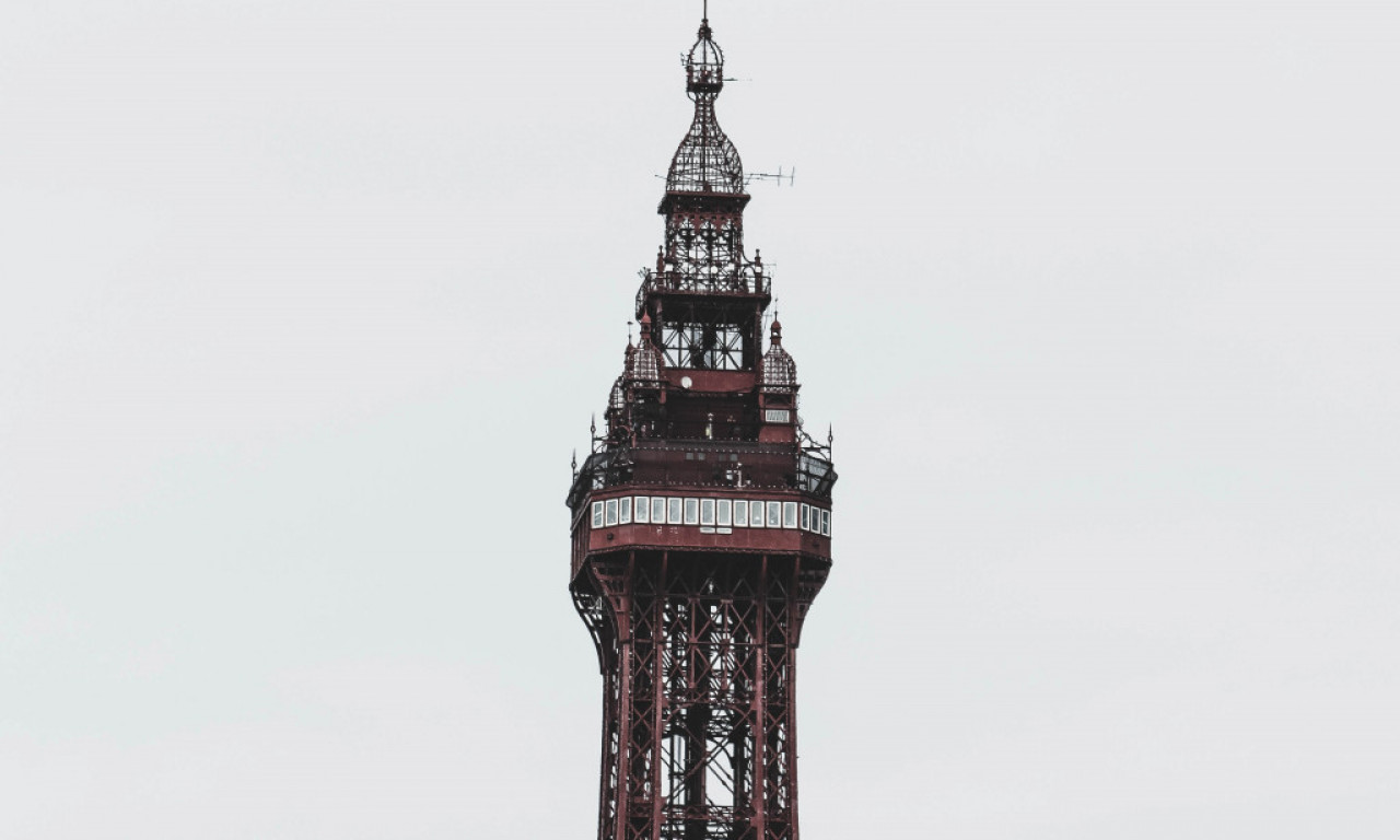 (VIDEO) GORI "Blackpool Tower"! Apel GRAĐANIMA da izbegavaju ovo područje