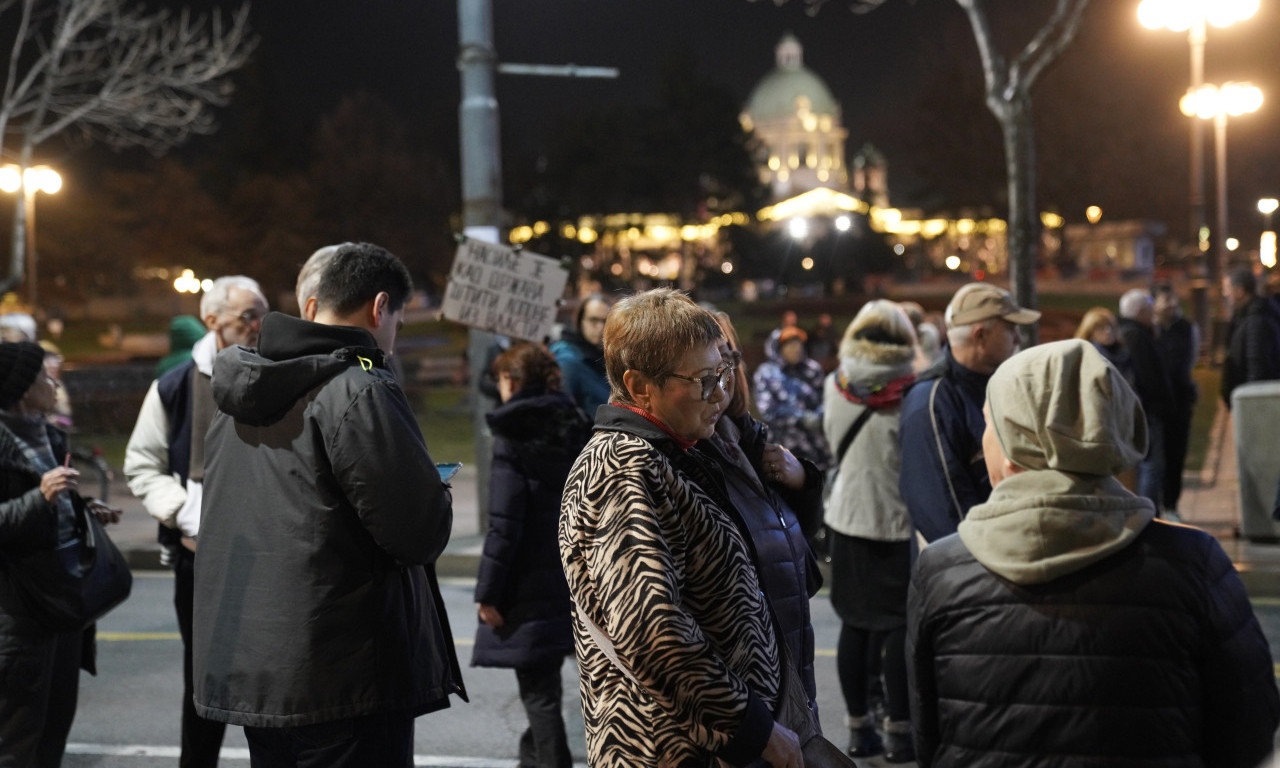 Pristalice koalicije SPN završile protest ispred RIK: Studenti ostali u centru prestonice gde i kampuju do sutra