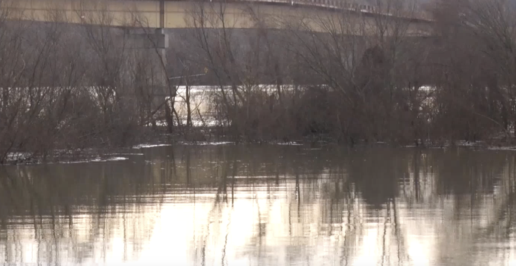 Voda odnela splav-kućicu: Drama na Dunavu, nesvakidašnja scena kod Futoga!