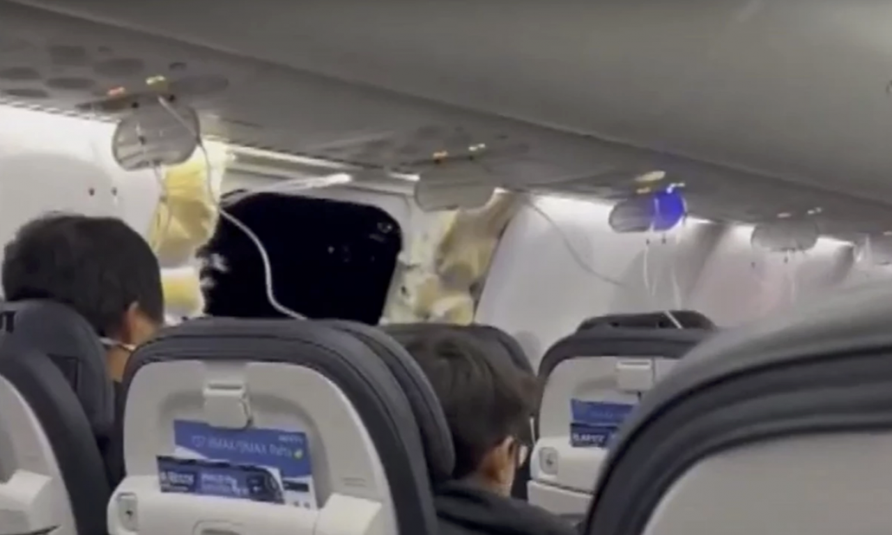 Avion sa 180 putnika PRINUDNO SLETEO u Portland! Prozor i deo trupa EKSPLODIRALI u vazduhu (VIDEO)