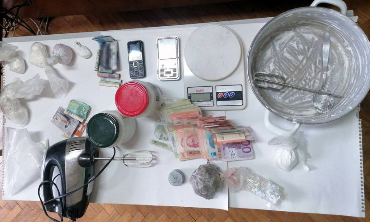 POLICIJA u SMEDEREVU uhapsila DILERE: Mikserom pravili "spid" u ŠERPI, zaplenjeno 2,7 kilograma spida