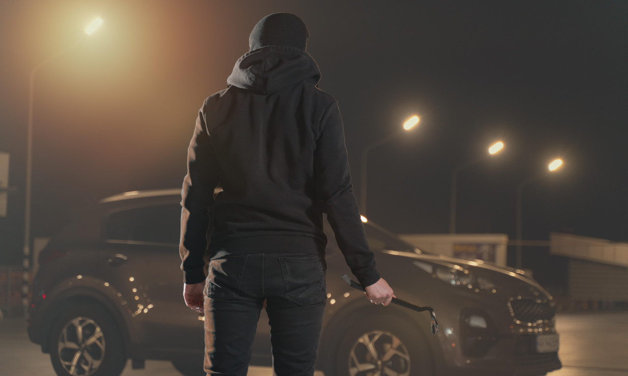 PLJAČKA U RAŠKOJ! Maskirani i naoružani razbojnici OTELI 2 MILIONA EVRA!