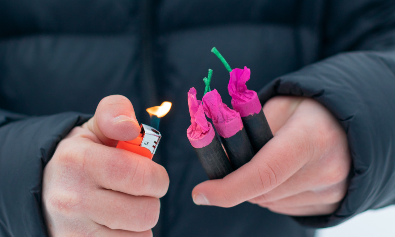 OPREZ, PETARDE NISU IGRAČKA! Kazne su paprene, ali posledice su mnogo gore!