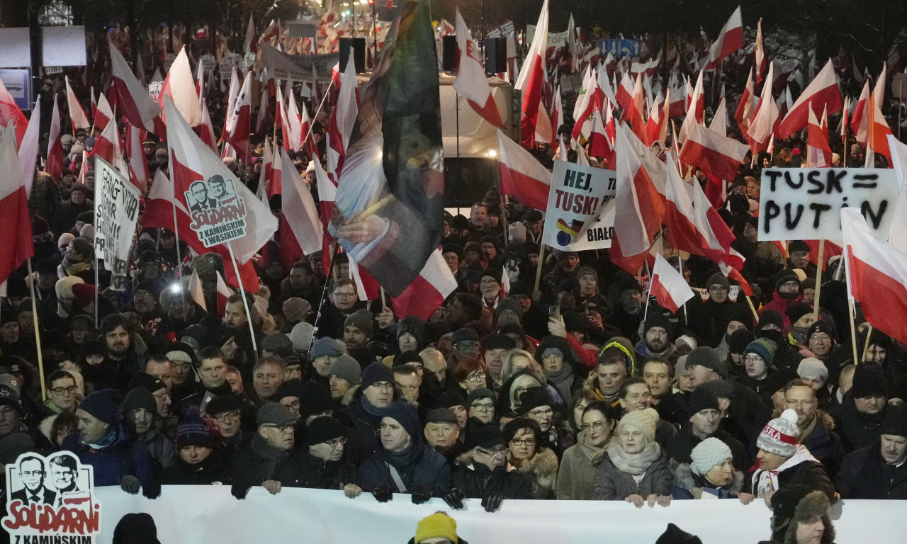 PROTEST i u Poljskoj! Desetine hiljada ljudi se okupilo zbog PROMENA U MEDIJIMA i ZATVARANJA bivših ministara