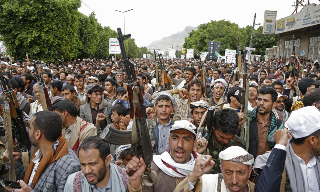 PAKAO NA BLISKOM ISTOKU! Jemenska vlada proglasila opšti rat i sveobuhvatnu ofanzivu, Huti odgovorili raketnim udarom
