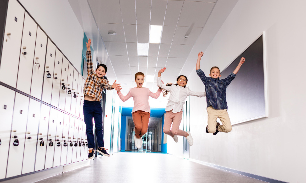 SUTRA POČINJE ZIMSKI RASPUST ZA OVE ĐAKE U SRBIJI Oglasilo se Ministarstvo prosvete: Evo kada ostali učenici idu na odmor