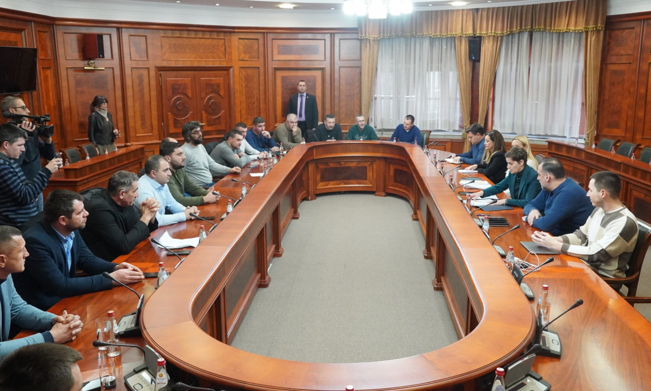 Završen susret sa ratarima: Ministarstvo zaduženo da uradi predlog IZJAVE o OBRAĐIVANJU zemlje