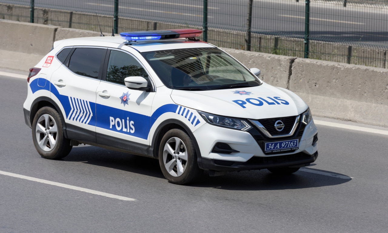 ATENTAT U ISTANBULU! Pucali na POZNATOG BIZNISMENA, bio sa suprugom u kolima!