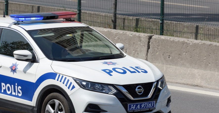 UZNEMIRUJUĆ SNIMAK NAKON PUCNJAVE U ŠKOLI Tela leže na ulici, vlada panika... Dve tragedije u dva dana u Turskoj (VIDEO)