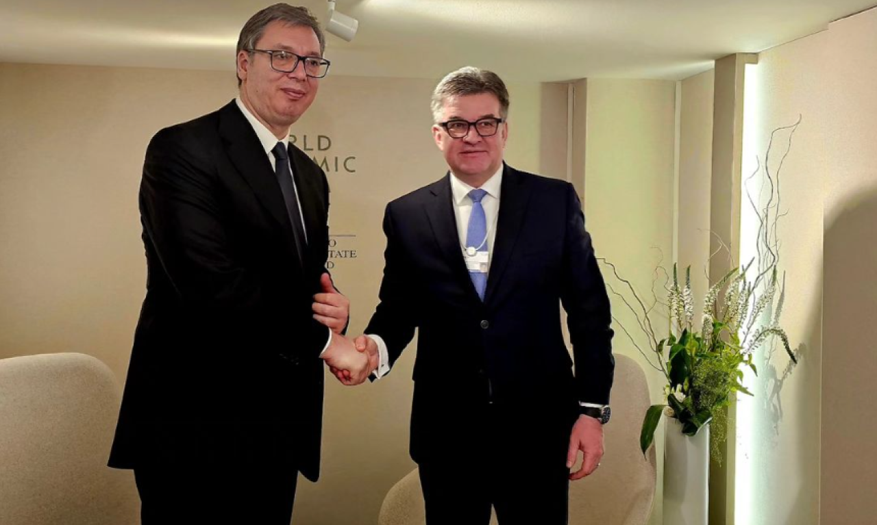 Vučić UPOZORIO LAJČAKA: Srpsko STANOVNIŠTVO svakodnevno SUOČENO SA PRETNJAMA