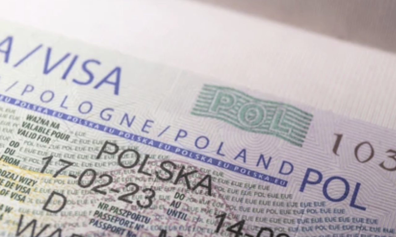 Korupcija u kabinetu bivšeg ministra: Da ubrza proces izdavanja viza UZIMAO MITO