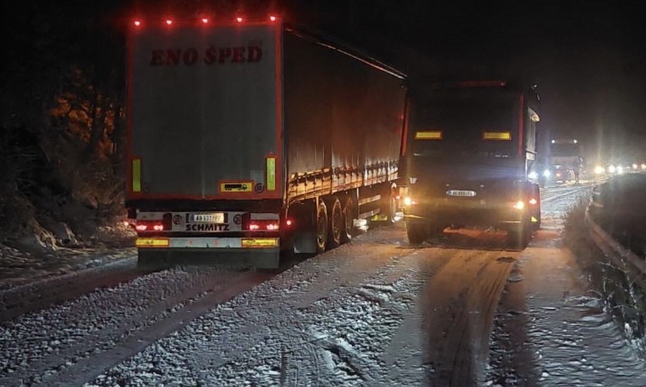 Totalni KOLAPS kod graničnog prelaza! Dva ŠLEPERA se POPREČILA na magistralnom putu, SAOBRAĆAJ PARALIZOVAN