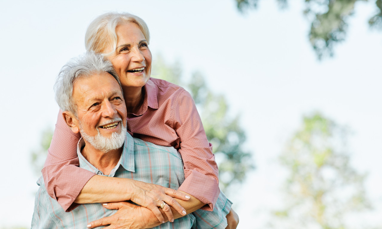 PENZIONERI, ZAOKRUŽITE 20. MART U KALENDARU! Stiže pomoć države, a evo šta je u paketima