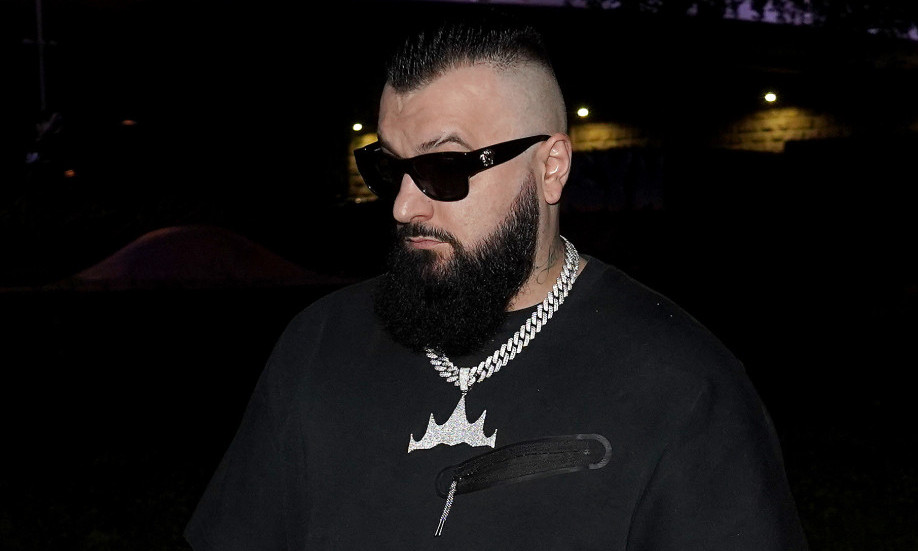 TRAGEDIJA U PORODICI DŽALE BRATA Potresna poruka repera rasplakala fanove – „Lepo spavaj, dobri, volim te...“