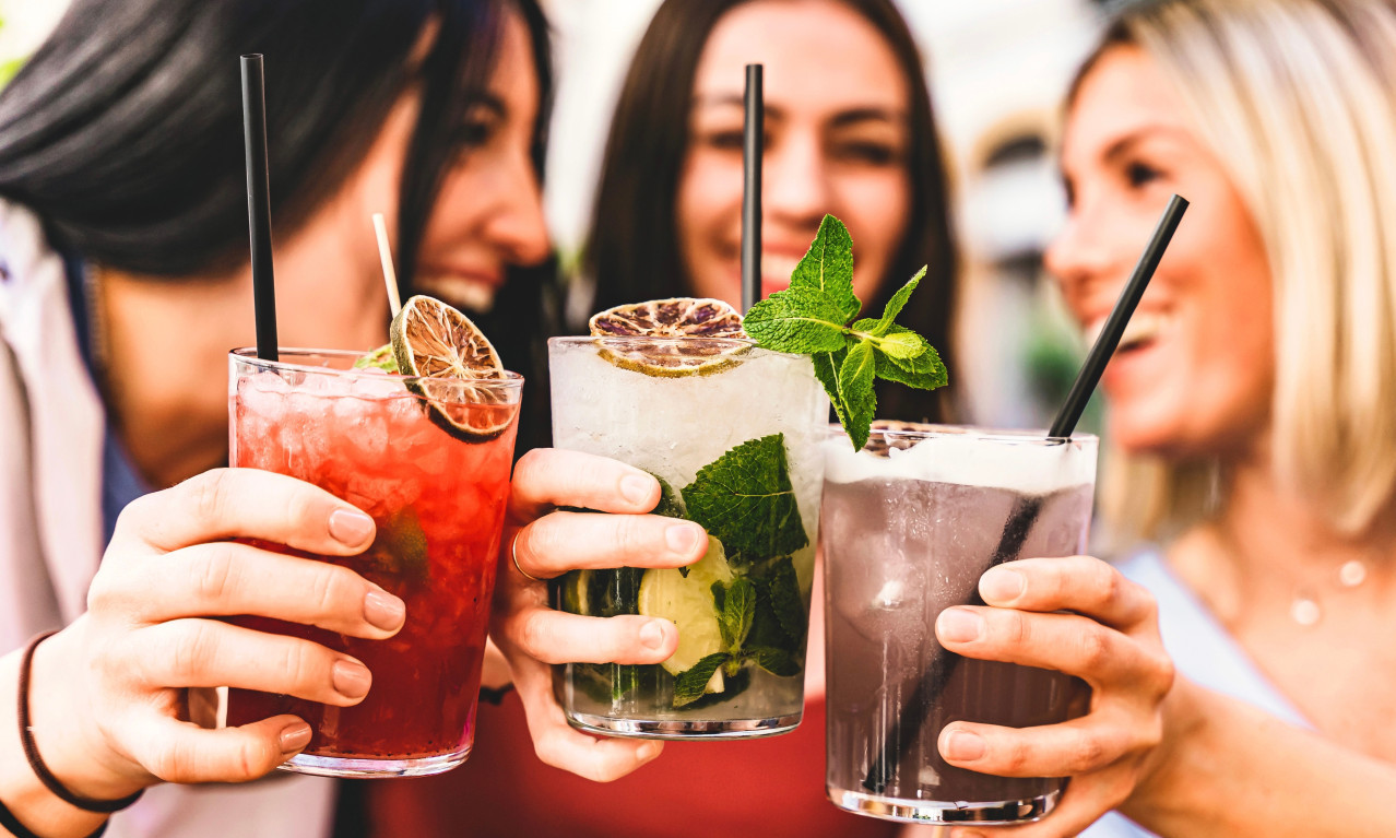 ČETIRI PIJANE DEVOJKE NAPALE TAKSISTU Ono što su mu uradile nema ni na filmu - odmah su uhapšene