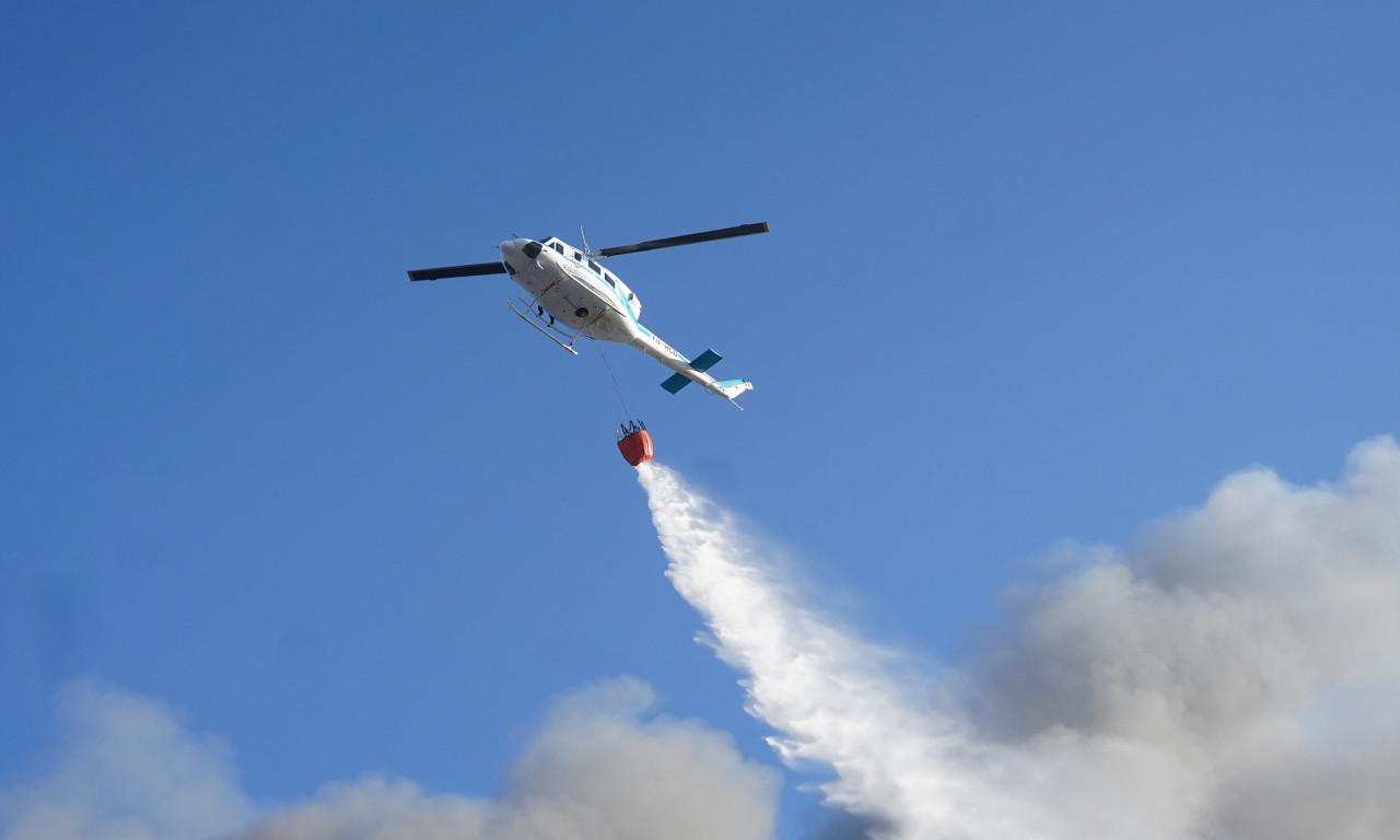 I DALJE BUKTI POŽAR U HERCEGOVINI Od jutros se sa vatrenom stihijom bore iz vazduha (VIDEO)