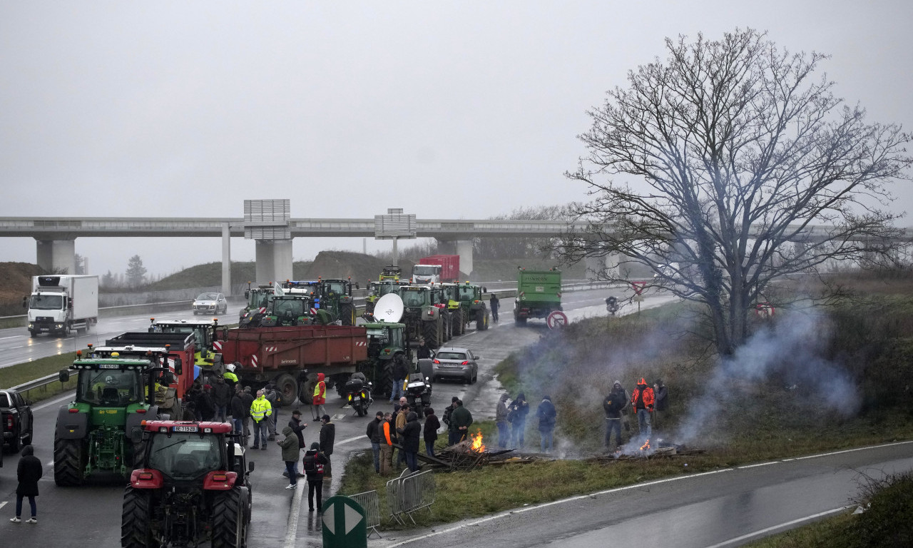 PROTESTI poljoprivrednika širom Evrope! Ursula fon der Lajen pokrenula je STRATEŠKI DIJALOG o budućnosti poljoprivrede